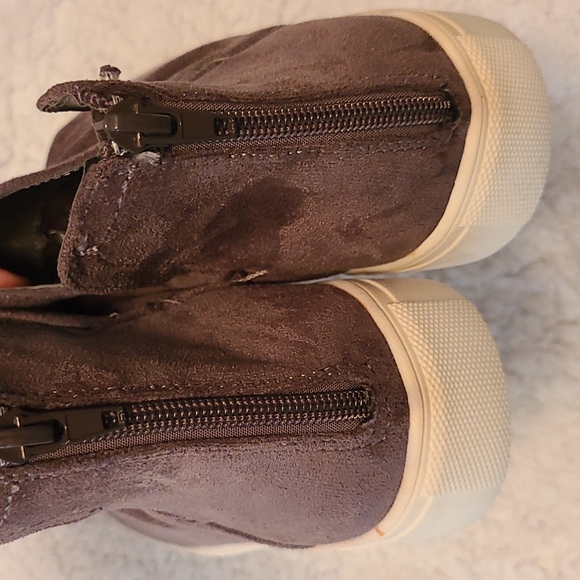 Very G Sneakers - Picture 3 of 5